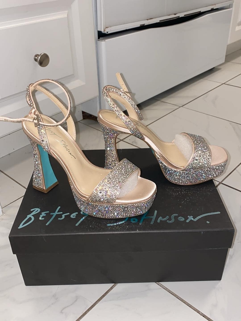 (NEVER WORN) Betsey Johnson Iridescent Rose Gold Glitter Platform Heels